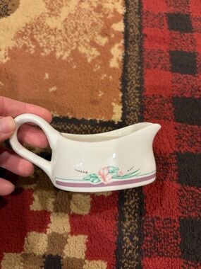 Small Syracuse china cream boat